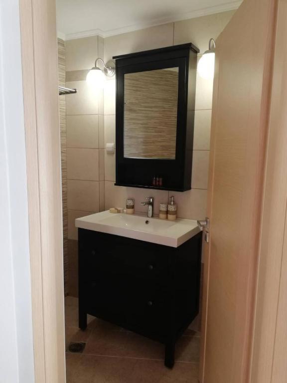 Maistrali Studio With Sea View Apartment Лутро Екстериор снимка