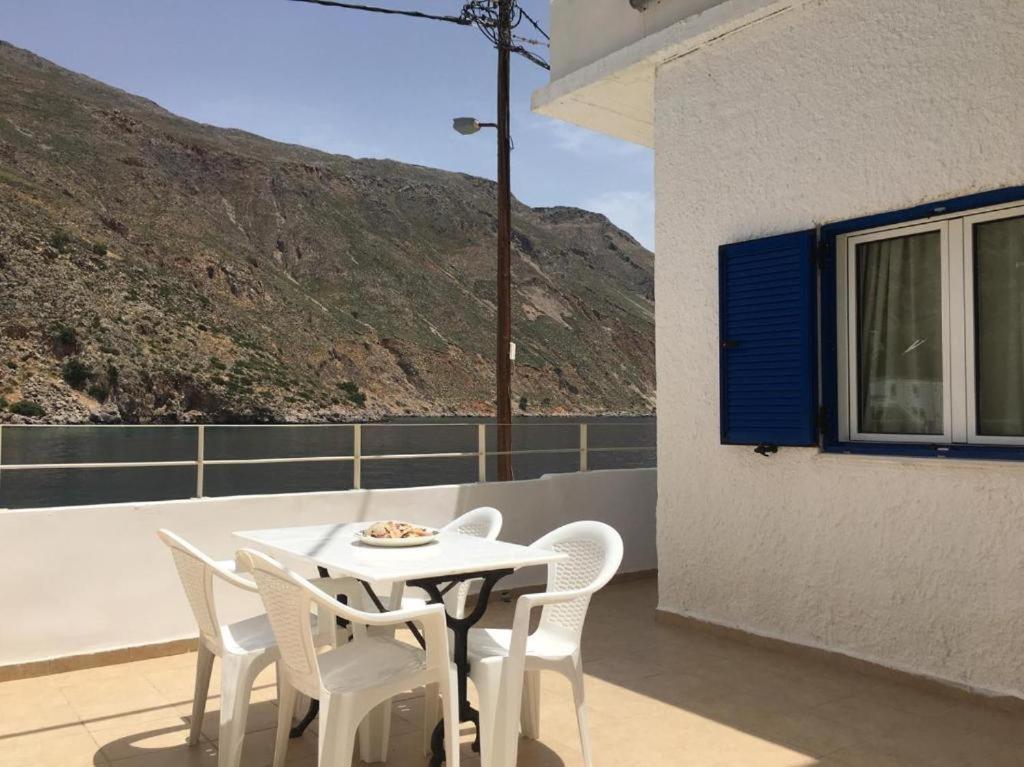 Maistrali Studio With Sea View Apartment Лутро Екстериор снимка