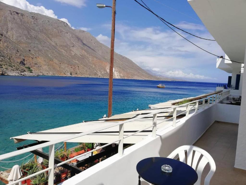 Maistrali Studio With Sea View Apartment Лутро Екстериор снимка