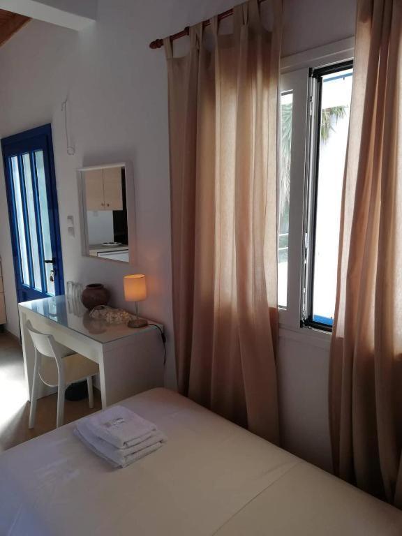 Maistrali Studio With Sea View Apartment Лутро Екстериор снимка
