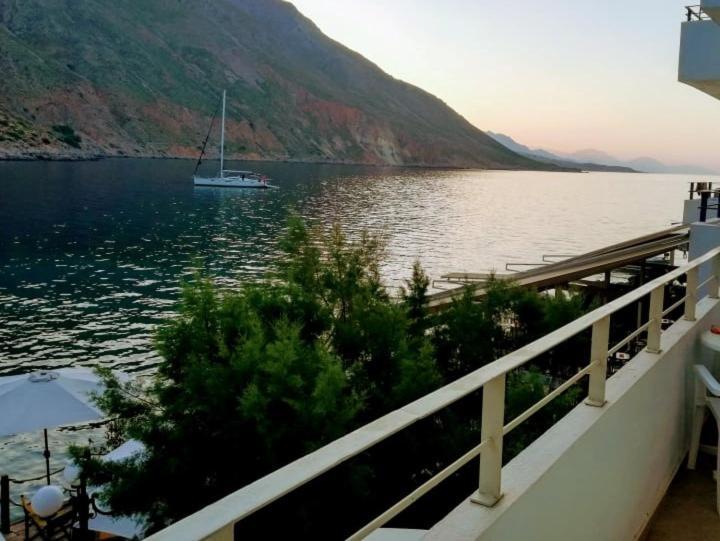 Maistrali Studio With Sea View Apartment Лутро Екстериор снимка